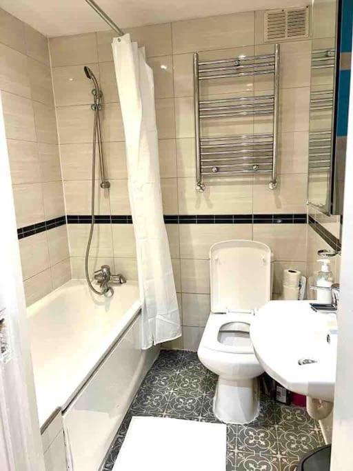 Cosy One Bedroom Flat In Central Londra Exterior foto